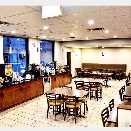 Super 8 By Wyndham Kelowna Bc Екстер'єр фото