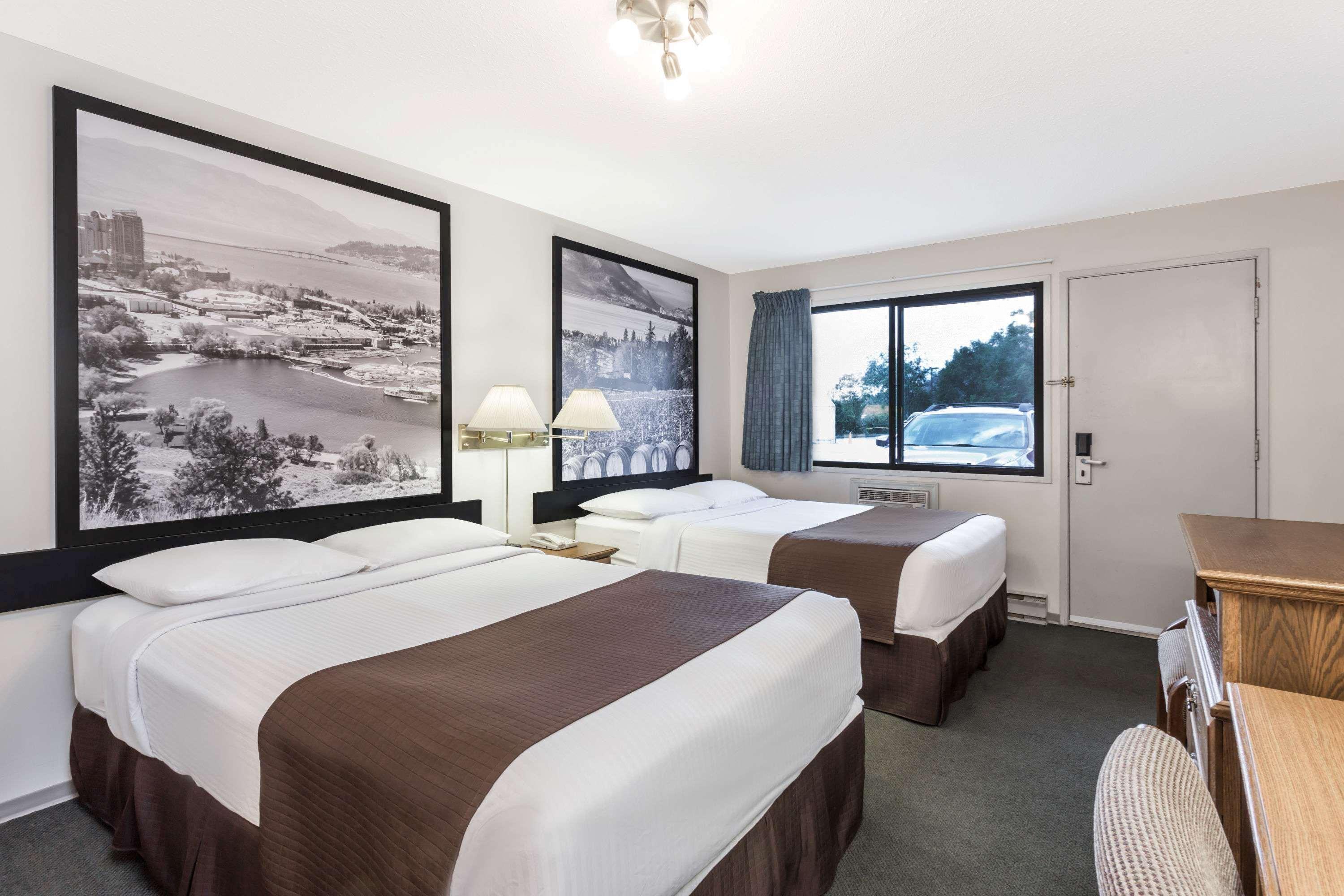 Super 8 By Wyndham Kelowna Bc Екстер'єр фото