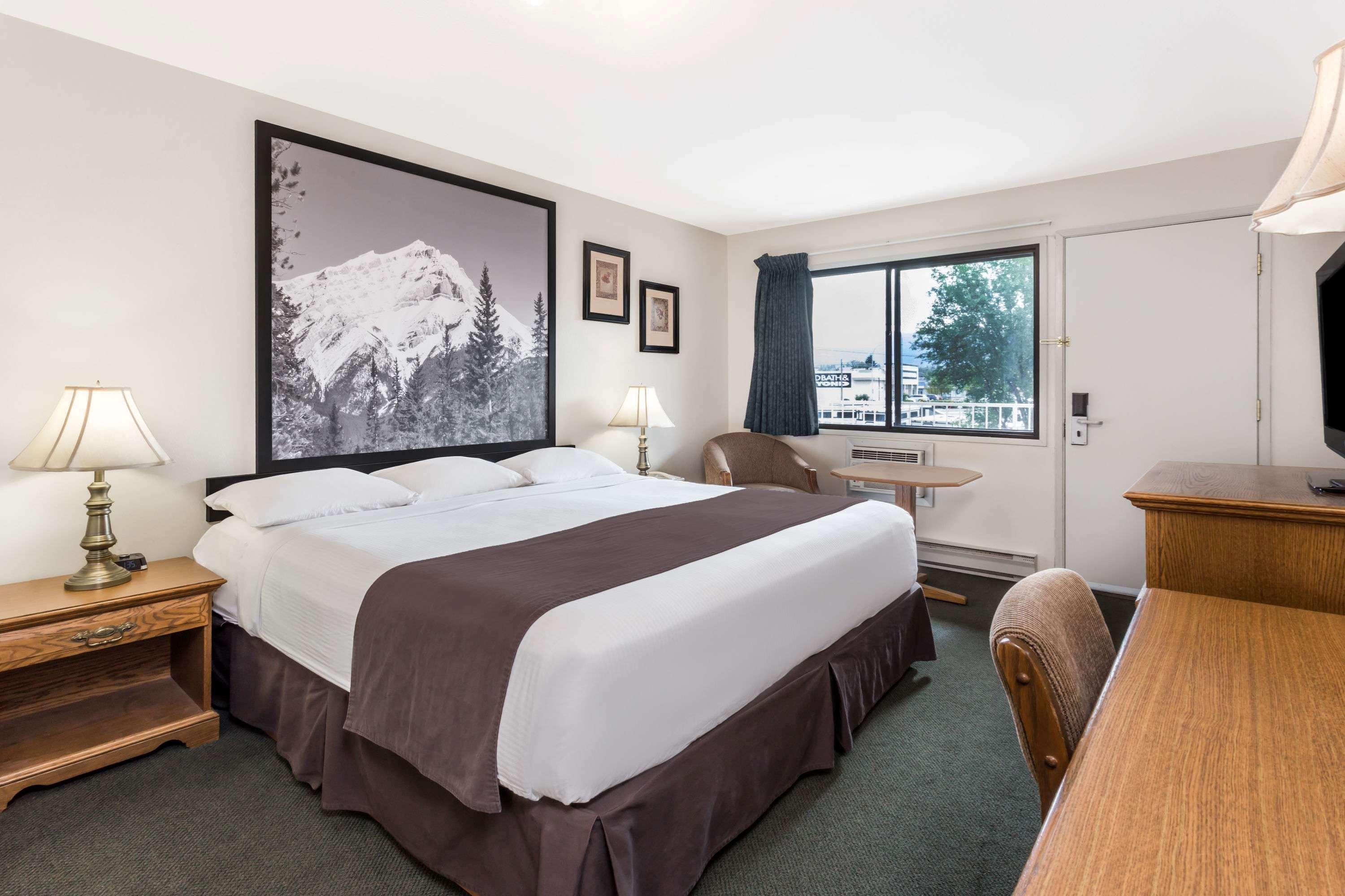 Super 8 By Wyndham Kelowna Bc Екстер'єр фото