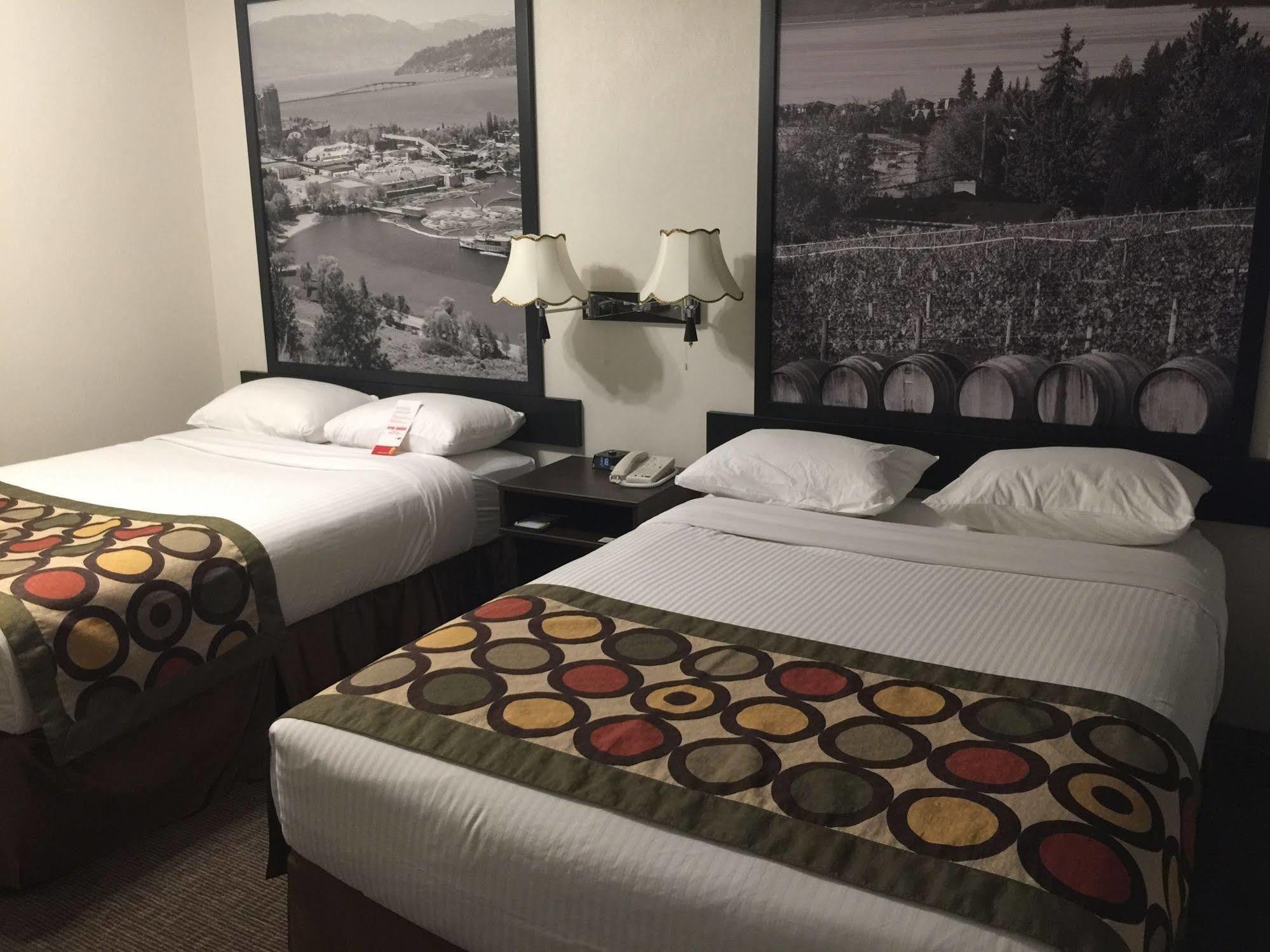 Super 8 By Wyndham Kelowna Bc Екстер'єр фото